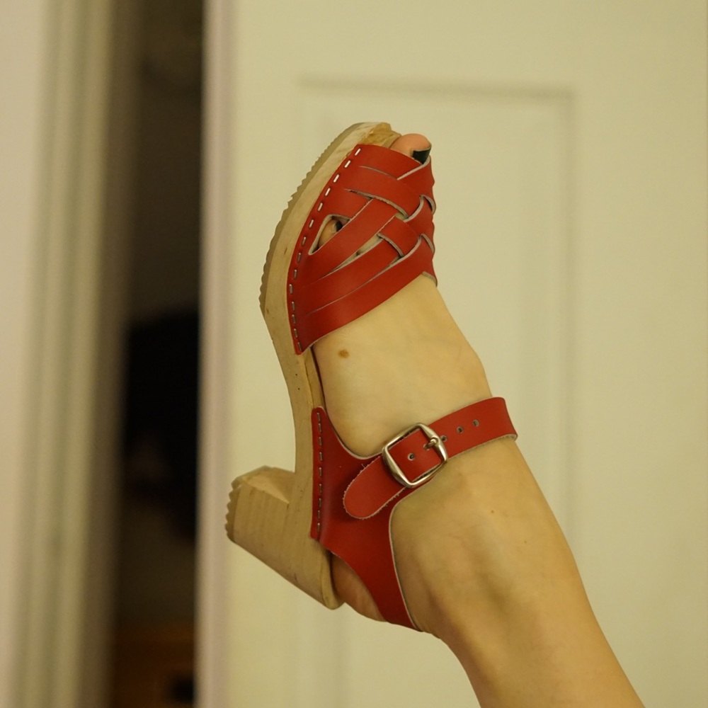 BEAUTIFUL Red Moheda Swedish Clogs! 🍒